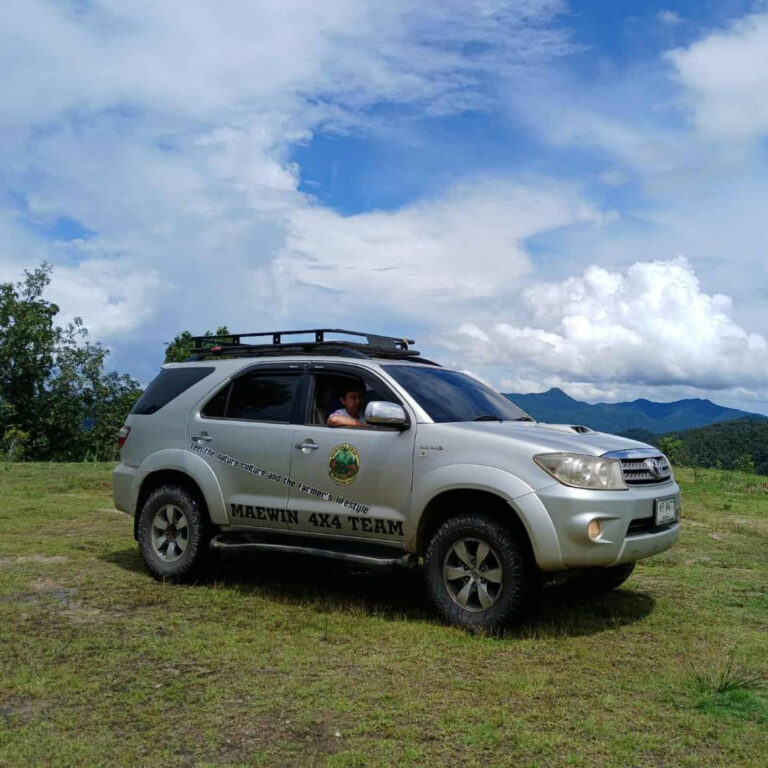 Jeep Trek : 2 Days 1 Night Doi Inthanon, Waterfalls, Elephants & Hill Tribe Village